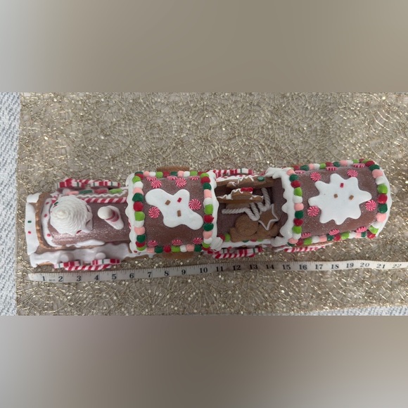 Gingerbread Clay Train - Picture 4 of 4